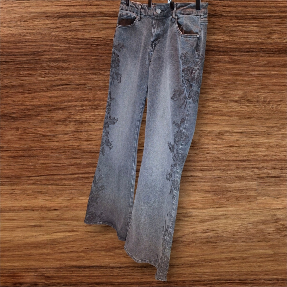 Forever 21 Denim Flare Low Rise Slim Fit Floral Embroidery Jeans Women Size 30 - Picture 5 of 16